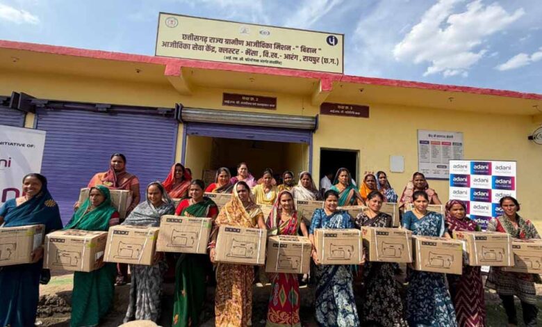 मुख्यमंत्री  विष्णु देव साय की घोषणा का त्वरित असर: कोसरंगी की दीदियों को मिली 50 निःशुल्क सिलाई मशीनें