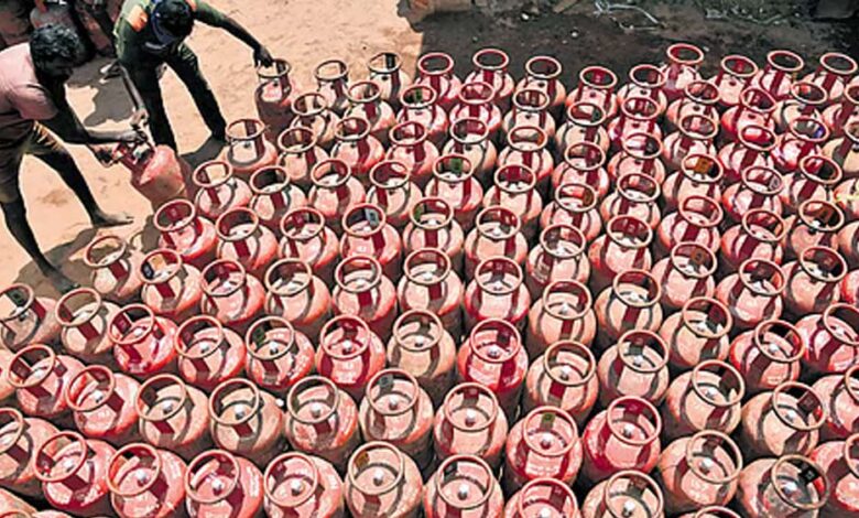 गैस-उपभोक्ताओं-के-लिए-बड़ा-अलर्ट:-lpg-सब्सिडी-बचानी-है-तो-7-दिन-में-करना-होगा-ये-काम