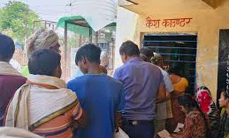 बिजली उपभोक्ता सायबर जालसाजों से सावधान रहें : मंत्रीतोमर