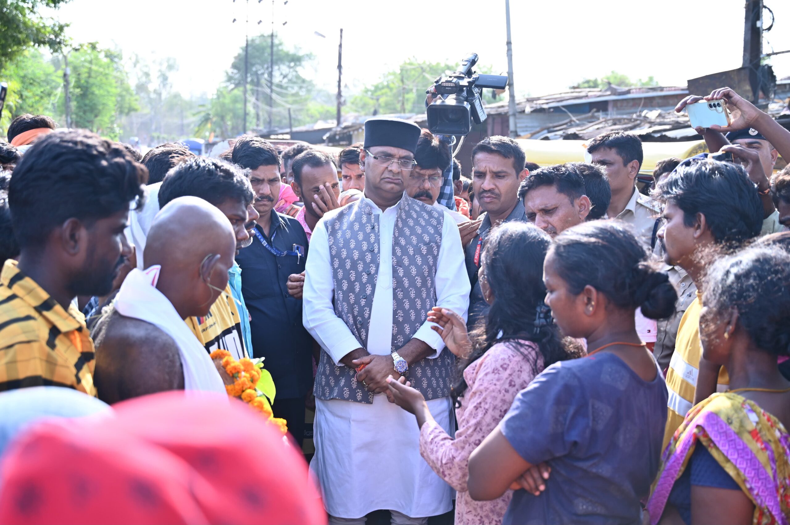 परिजनों को दिलाया न्याय का भरोसा, चक्का जाम खुलवाकर निष्पक्ष जांच के दिए निर्देश