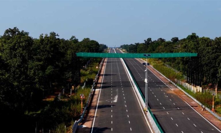फ्लाई-ऐश-और-औद्योगिक-कचरे-की-रिसाइक्लिंग-से-बन-रहीं-पर्यावरण-अनुकूल-सड़कें