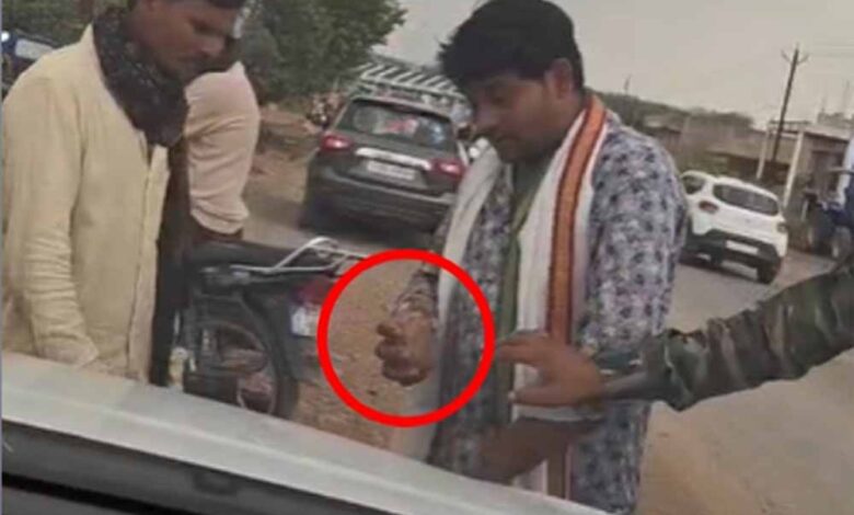 छत्तीसगढ़-गौ-सेवा-आयोग-अध्यक्ष-की-कार-से-टकराई-बाइक,-पुलिस-ने-दो-आरोपियों-को-दबोचा