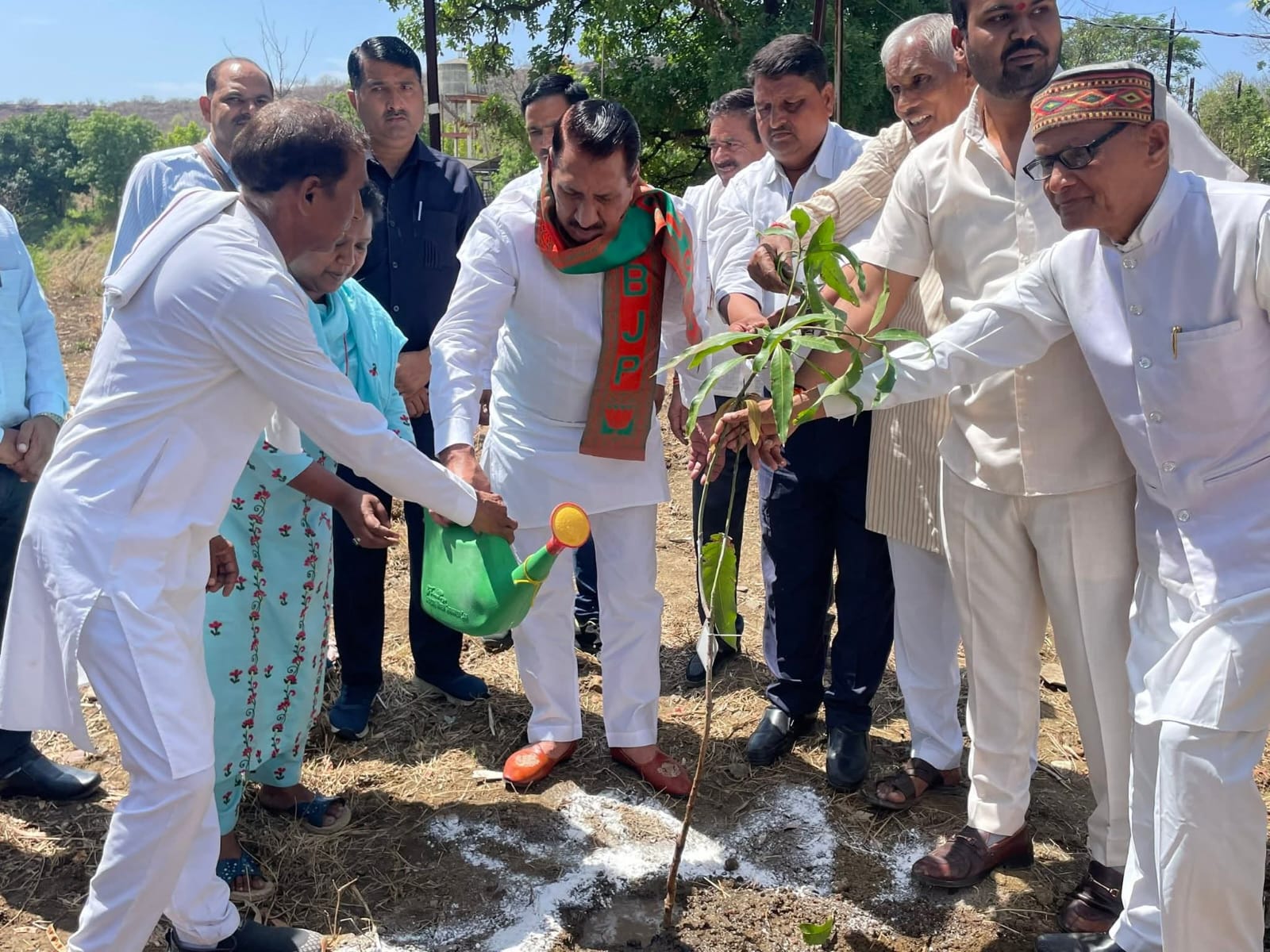 विश्व पर्यावरण दिवस पर “एक पेड़ मां के नाम 2.0” अभियान के तहत पौधारोपण