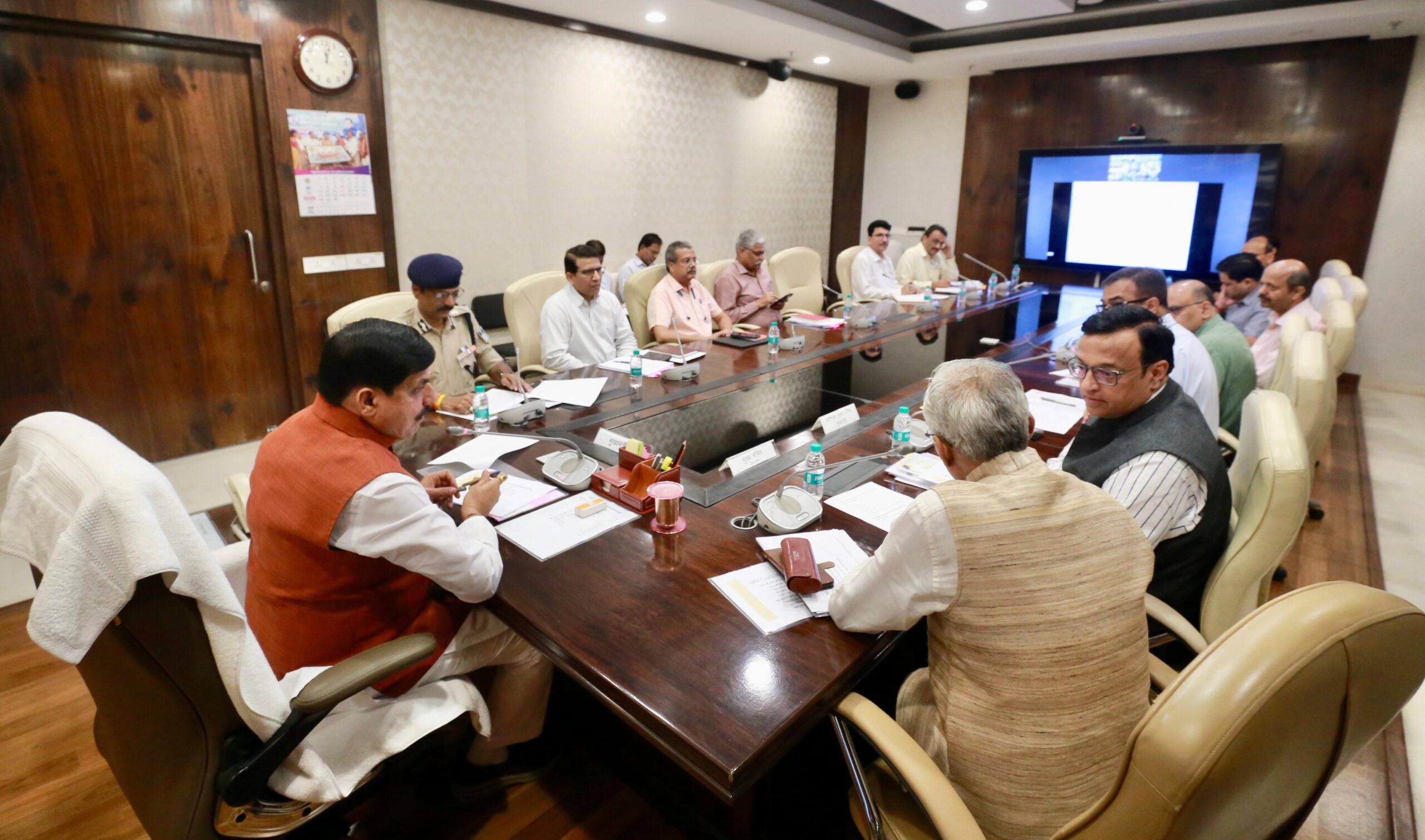 नीट परीक्षा को लेकर सीएम मोहन यादव की बड़ी समीक्षा, 30 जिलों में 283 केंद्र तैया