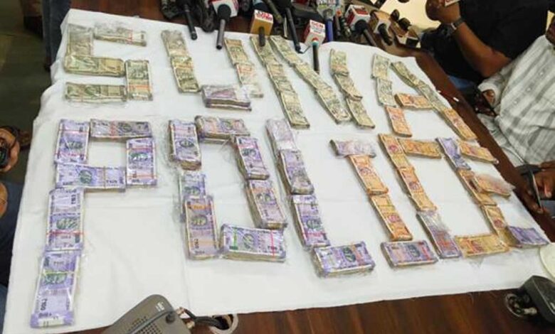 गुना पुलिस ने 17 लाख रुपये की लूट का महज 18 घंटे में किया खुलासा