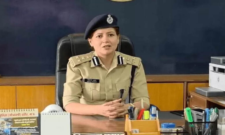 खरगोन की पहली महिला DIG बनीं सिमाला प्रसाद, पदभार संभालते ही अवैध हथियार और गांजा खेती पर सख्ती के संकेत