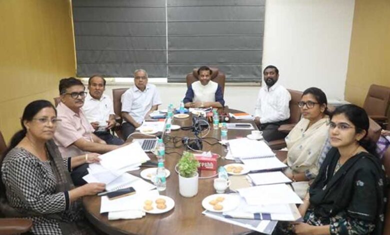 मध्यप्रदेश राज्य वित्त आयोग ने राजस्व विभाग के अधिकारियों के साथ की समीक्षा