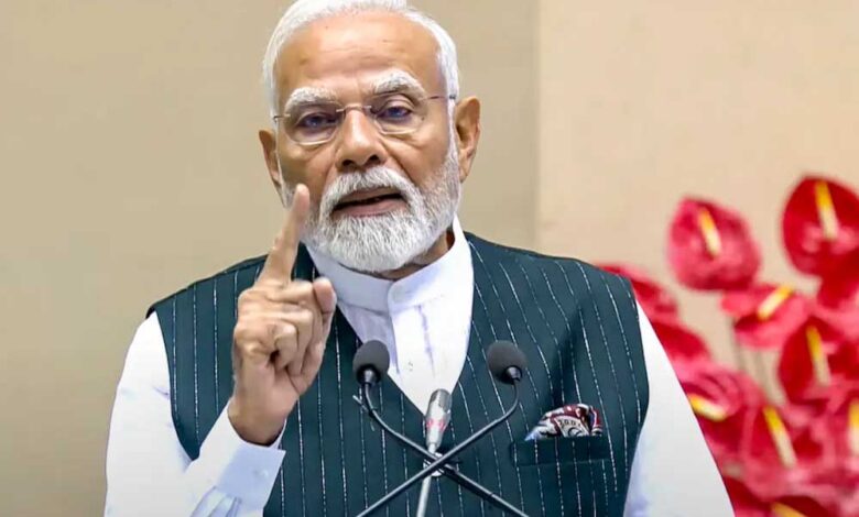 PM मोदी की अपील पर भारी पड़े नेताओं के काफिले! दौरे में फिर दिखीं दर्जनों गाड़ियां, उठे सवाल