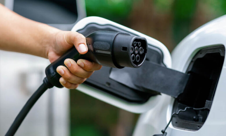 EV Charging Alert: भारत के 45% घर इलेक्ट्रिक कार चार्जिंग के लिए अनफिट, लापरवाही से लग सकती है आग