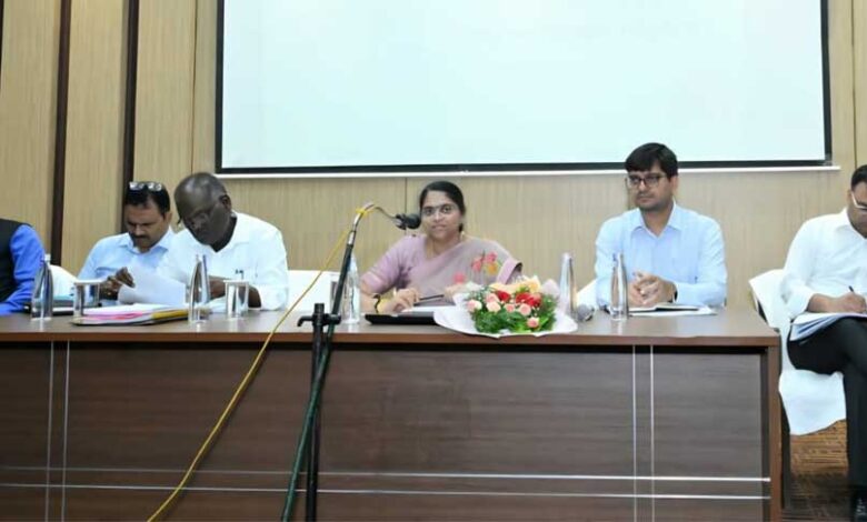 निर्माण कार्यों का हर 15 दिनों में करें निरीक्षण, नागरिक सुविधाओं के काम में न हो लापरवाही :  शंगीता आर.