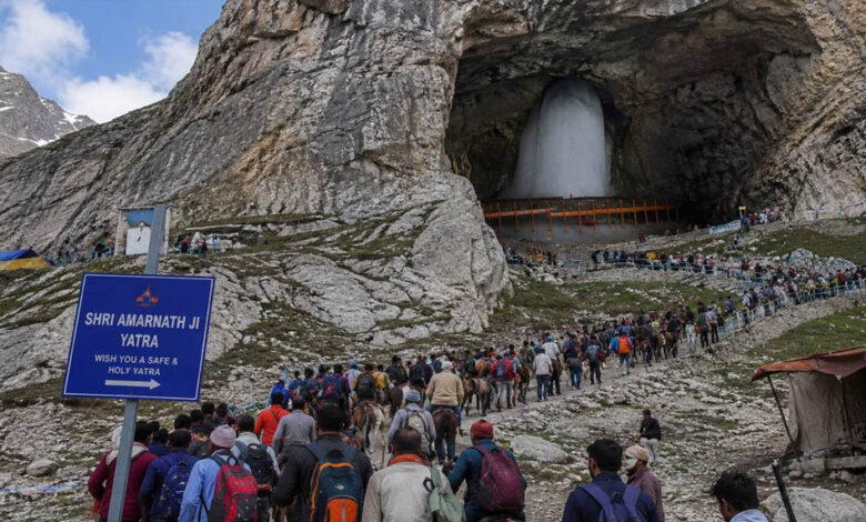 Amarnath Yatra 2026: तेजी से पिघल रहा बाबा बर्फानी का शिवलिंग, अब सिर्फ 1 फीट शेष; श्रद्धालुओं के लिए बड़ी खबर