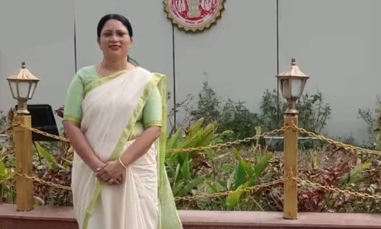 उमरिया की बहू प्रियंका सिंह मसराम ने MPPSC में रचा इतिहास, हिंदी की असिस्टेंट प्रोफेसर बनीं