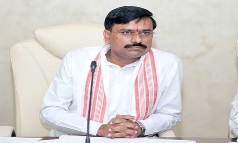 लोक कलाओं में शुरू होंगे नए सर्टिफिकेट कोर्स, राज्य मंत्री श्री धर्मेन्द्र भाव सिंह लोधी के निर्देश