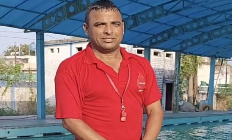 बैतूल के दिव्यांग तैराक रामबरन को फिर मिला मौका! इंग्लैंड में 36 किमी तैराकी कर रचेंगे इतिहास