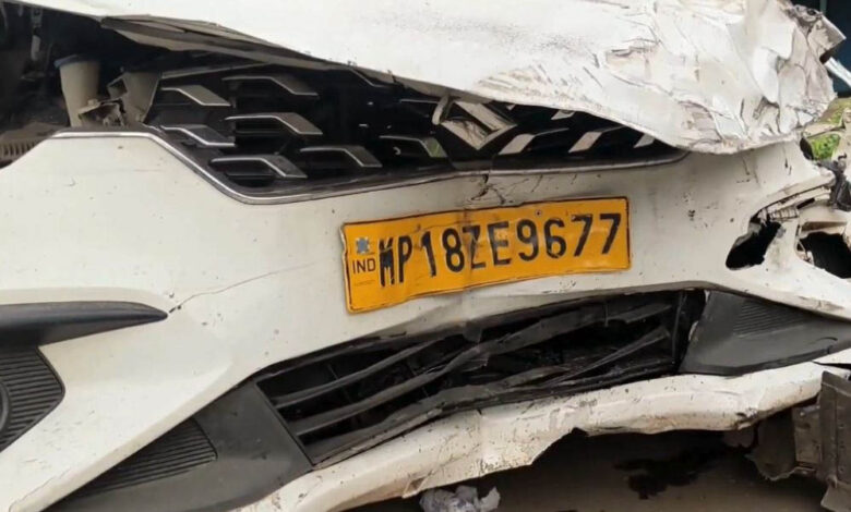 उमरिया में भीषण सड़क हादसा, NH-43 पर खड़े ट्रक से टकराई कार, 5 लोगों की दर्दनाक मौत