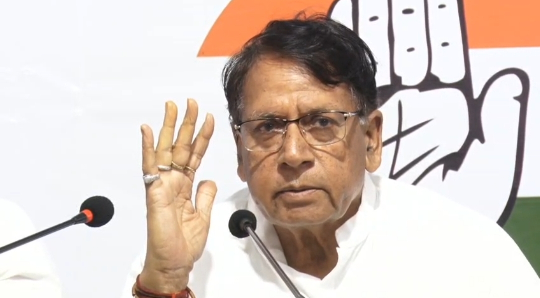 MP Congress: पीसी शर्मा का कैलाश विजयवर्गीय पर तंज, बोले- ‘अगर सरकार में सुनवाई नहीं हो रही तो इस्तीफा दे दें’