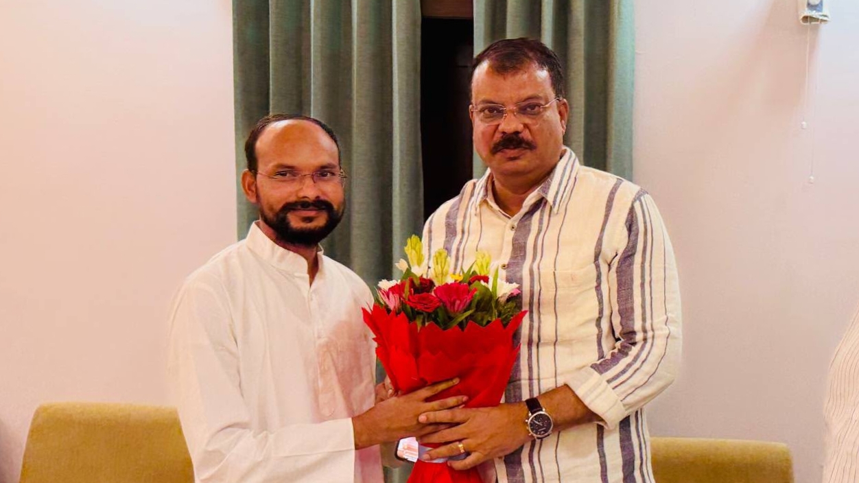 नेता प्रतिपक्ष उमंग सिंघार से विधायक कमलेश्वर डोडियार की महत्वपूर्ण मुलाकात