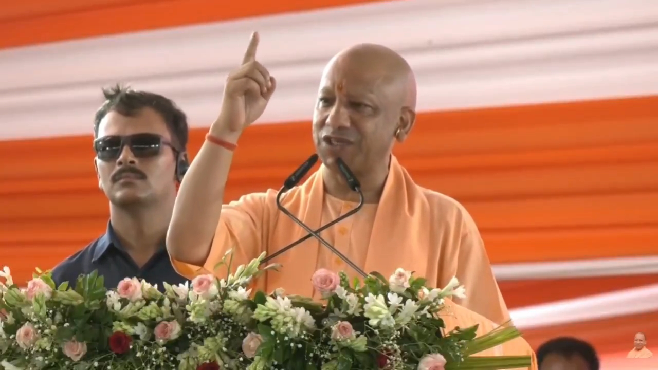 CM योगी का दावा: ‘बस्ती में कब्रिस्तान के नाम पर हो रहे कब्जे को कार्यकर्ताओं ने हटवाया’