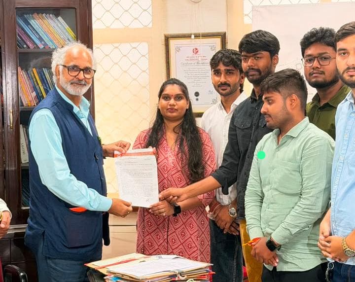आरजीपीवी पेपर लीक पर अभाविप का बड़ा आंदोलन, 5 घंटे के प्रदर्शन के बाद परीक्षा नियंत्रक सभी दायित्वों से मुक्त